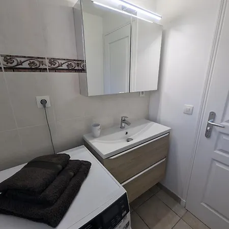 Maison Charmante A Avec Wi-fi Et Parking - Fr-1-611-43 *
